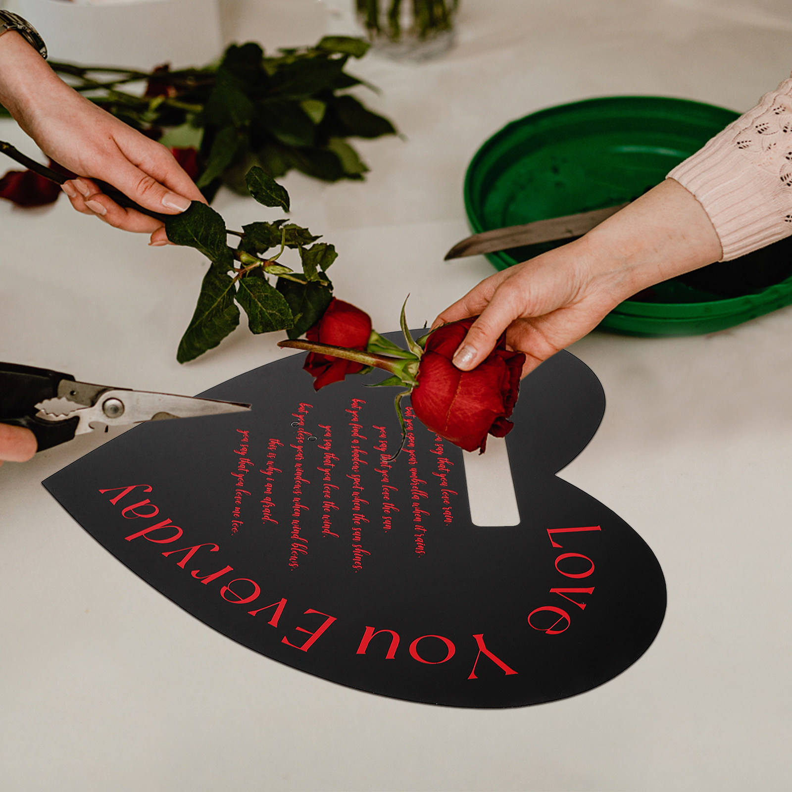 20個入り生花用トート包装バッグ、花柄ラップボックス、黒色の - The Florist Supply のレビューと価格